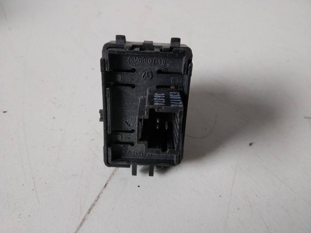 кнопка стеклоподъемника двери Renault Megane 3 поколение 2009 - фото №1