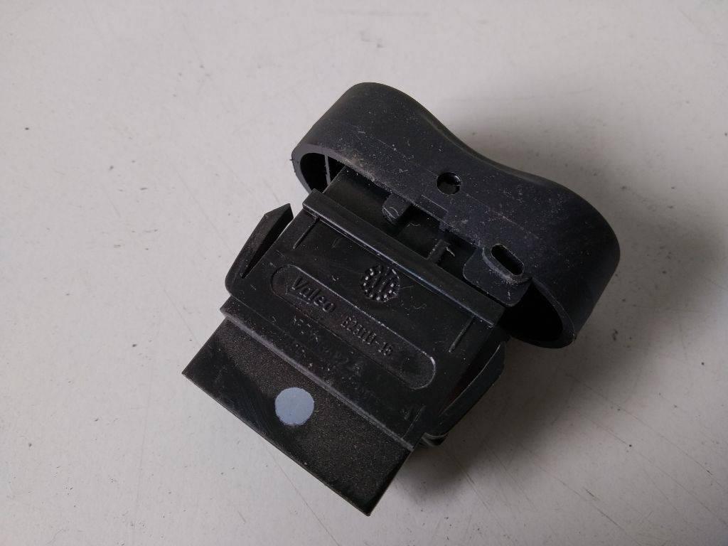 кнопка обогрева заднего стекла Renault Duster 1 поколение 2011 - фото №1