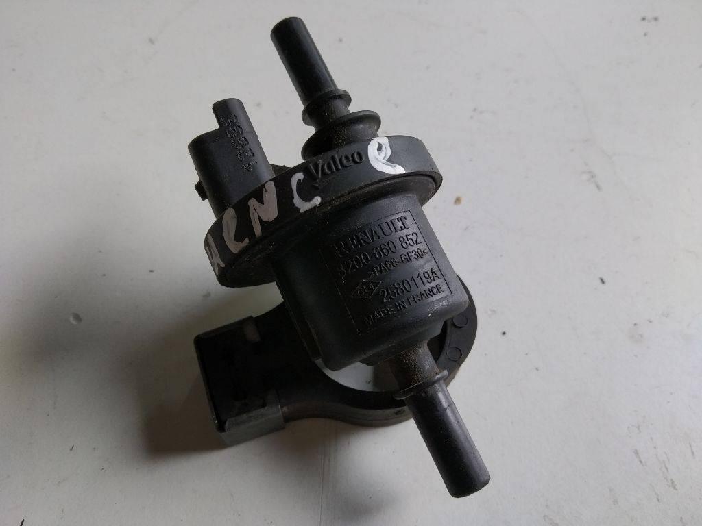 клапан вентиляции топливного бака Renault Fluence 1 поколение 2009, 8200660852 - фото №1