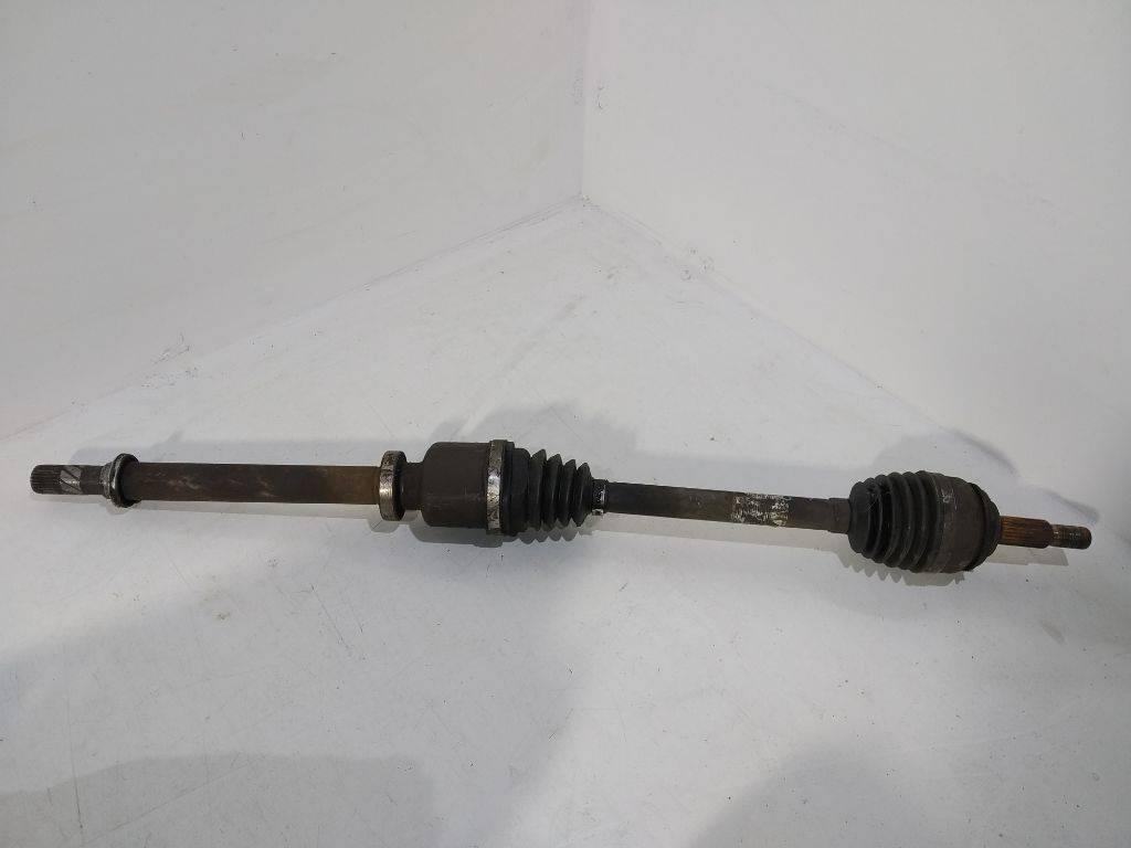 полуось передняя правая (приводной вал, ШРУС) Renault Scenic 3 поколение 2009, 1.5 л., дизель, 8200543478 - фото №1