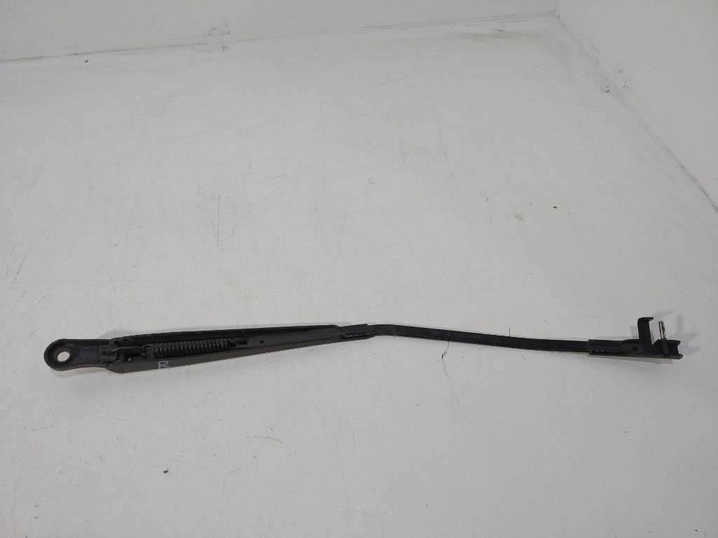 щеткодержатель (поводок стеклоочистителя, дворник) Renault Modus 2 поколение 2007, 8200360823S - фото №1