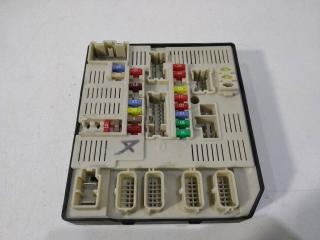 блок предохранителей Renault Laguna 3 поколение 2007, 284B60012R