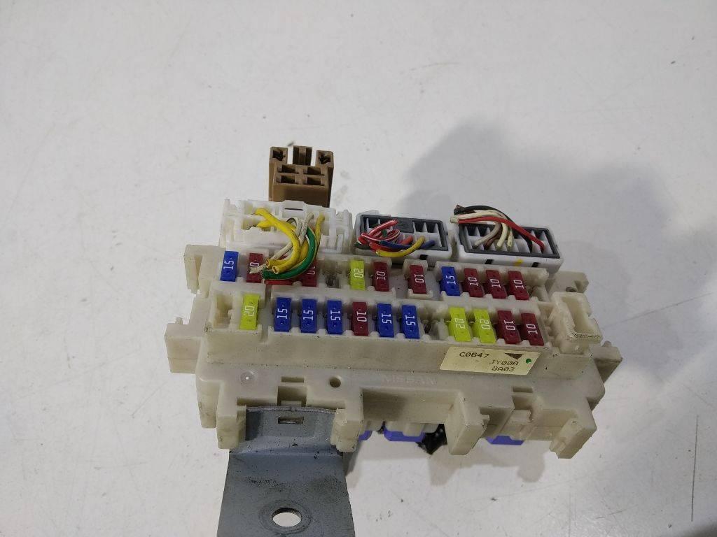 блок предохранителей Renault Koleos 1 поколение 2008 - фото №1