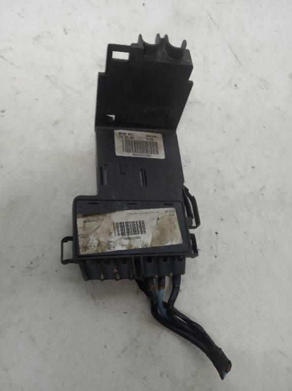 блок предохранителей Peugeot 308 T7 2009, 9660222380 - фото №1