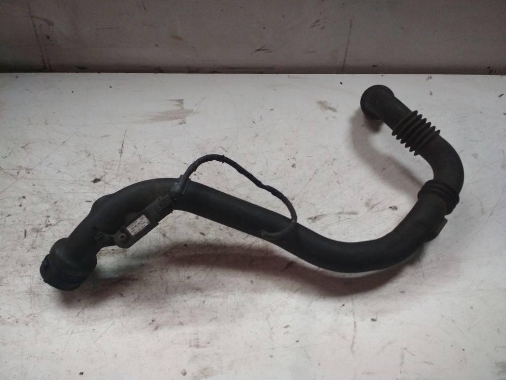 патрубок интеркулера Renault Clio 3 поколение 2008, 8200527669 - фото №1