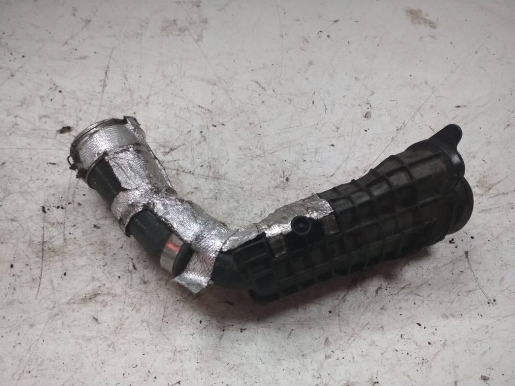 патрубок интеркулера Renault Clio 3 поколение 2008 - фото №1