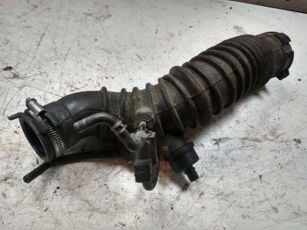 патрубок воздушного фильтра Renault Megane 3 поколение 2011 - фото №1