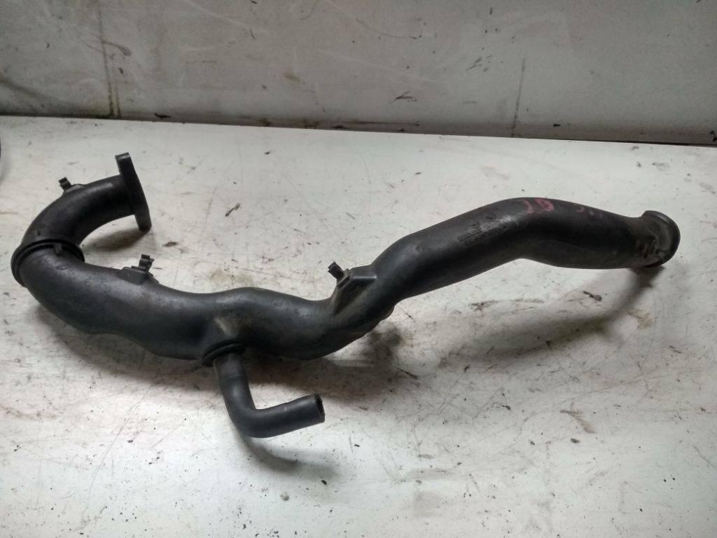 патрубок интеркулера Renault Trafic 2 поколение 2005, 8200760904 - фото №1