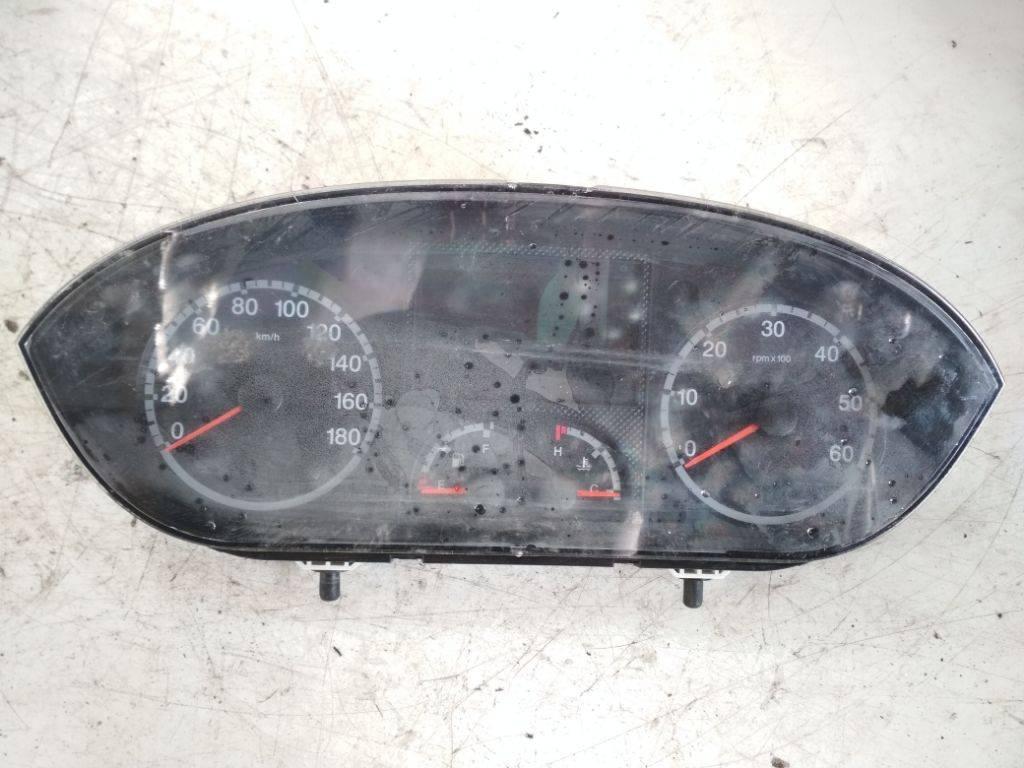 щиток приборов (приборная панель) Fiat Ducato 3 поколение 2013, 1371843080 - фото №1