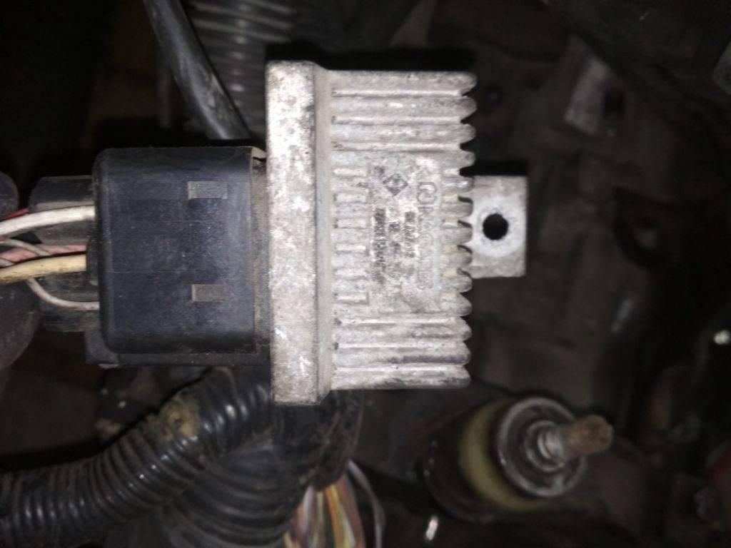 реле накала свечей Renault Trafic 2 поколение 2005, 2.5 л., дизель, МКПП, 7700115078 - фото №1