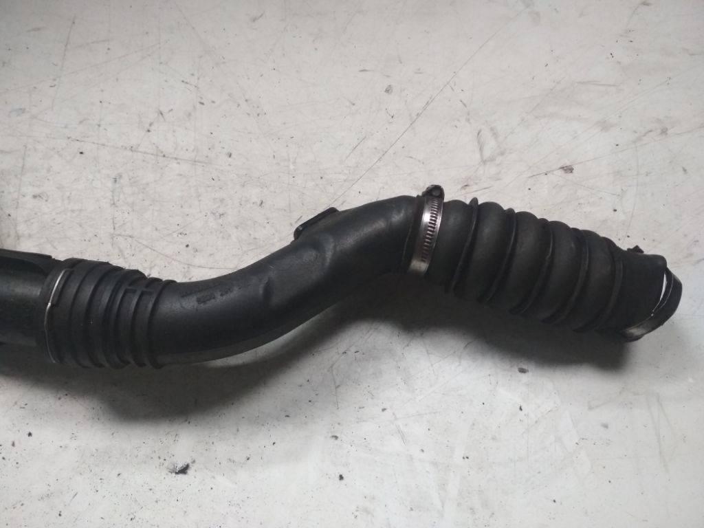 патрубок интеркулера Renault Clio 3 поколение 2006, 8200296596 - фото №1