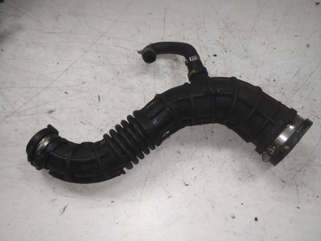 патрубок воздушного фильтра Nissan Note E11 2006, 1.5 л., дизель, 8200500383 - фото №1