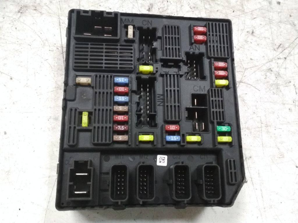 блок предохранителей Renault Scenic 3 поколение 2009, 284B62342R - фото №1