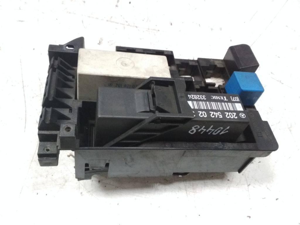 блок предохранителей Mercedes-Benz C-Класс W202/S202 1994, 2025454540 - фото №1