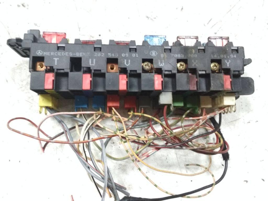 блок предохранителей Mercedes-Benz C-Класс W202/S202 1994, 2025450901 - фото №1