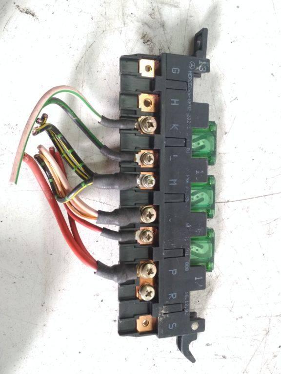 блок предохранителей Mercedes-Benz C-Класс W202/S202 1994, 2025451601 - фото №1