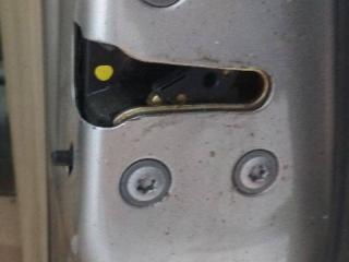 замок двери задней правой Nissan X-Trail T30 [рестайлинг] 2004