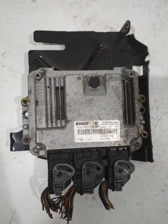 блок управления двигателем Renault Megane 2 поколение 2005, 8200391966 - фото №1