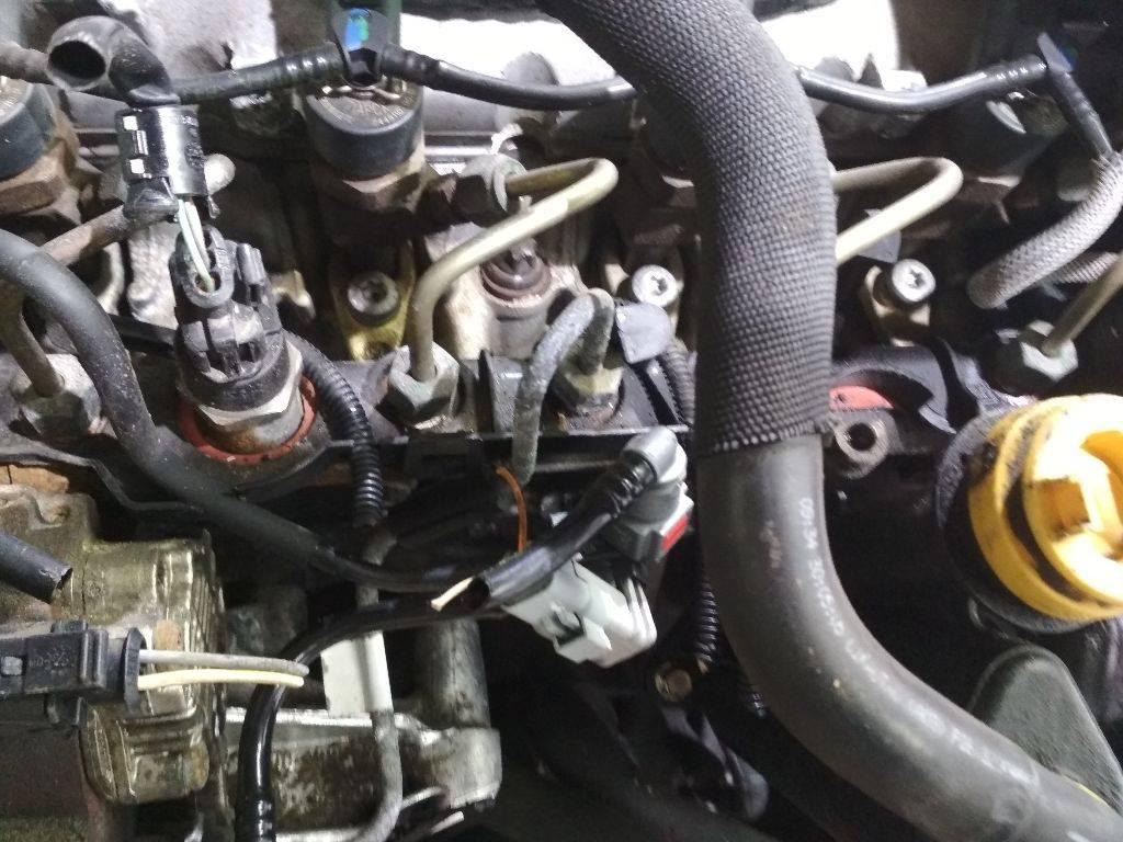 топливная рампа Renault Megane 2 поколение 2005, 1.9 л., дизель, МКПП - фото №1