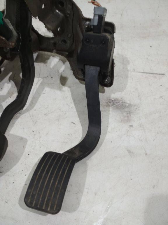 педаль Peugeot Partner 2 поколение (B9) 2009, 1.6 л., дизель, 96811248801 - фото №1