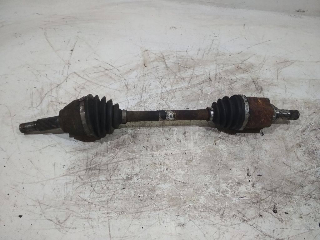 полуось передняя левая (приводной вал, ШРУС) Nissan Juke YF15 2011 - фото №1