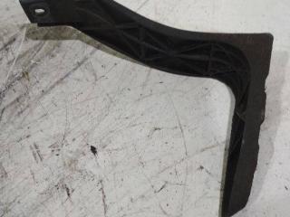 крепление ( кронштейн ) крыла Audi A4 B7 2004, 8E0821137