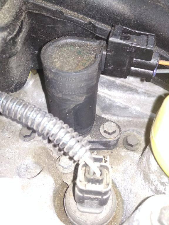 катушка зажигания Renault Megane 3 поколение 2011, 1.6 л., бензин, МКПП, 8200765882 - фото №1