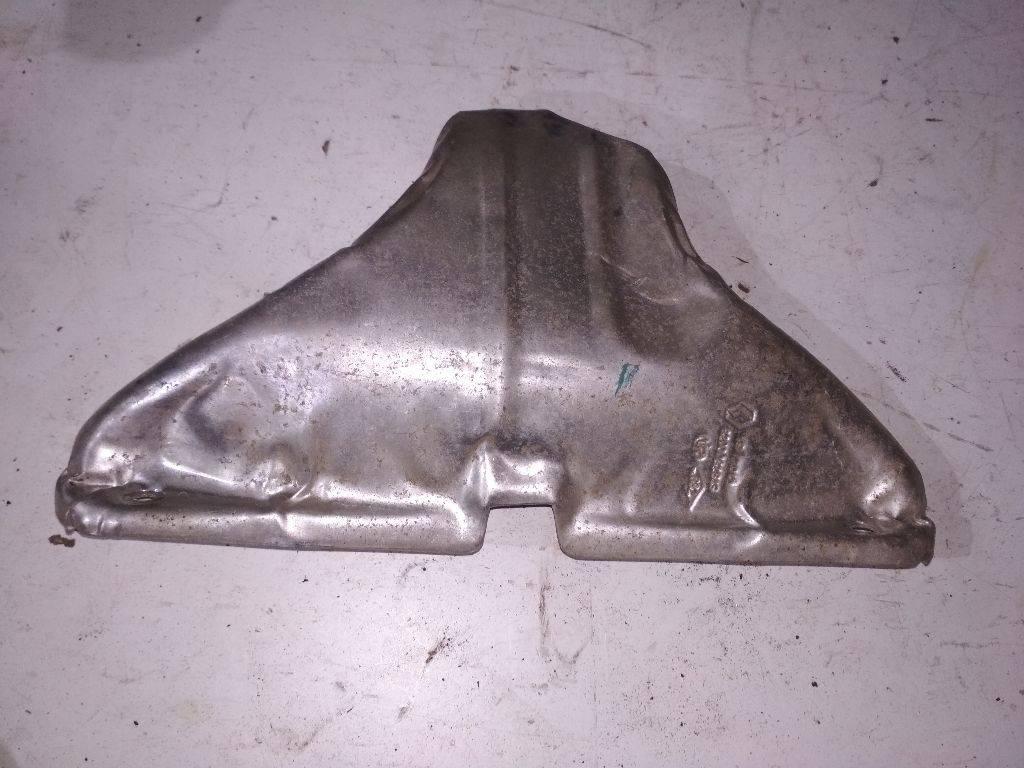 защита (экран) выпускного коллектора Renault Logan 2 поколение 2012, 1.2 л., бензин, МКПП, 8200082645 - фото №1