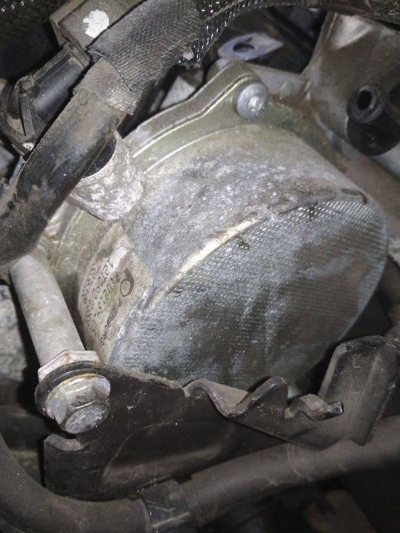 насос вакуумный Peugeot 3008 1 поколение 2012, 2.0 л., дизель, АКПП, 9673836180 - фото №1