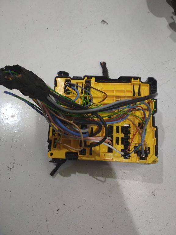 блок предохранителей Peugeot 2008 1 поколение 2015 - фото №1