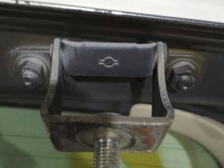 петля крышки багажника Nissan Note E11 2006