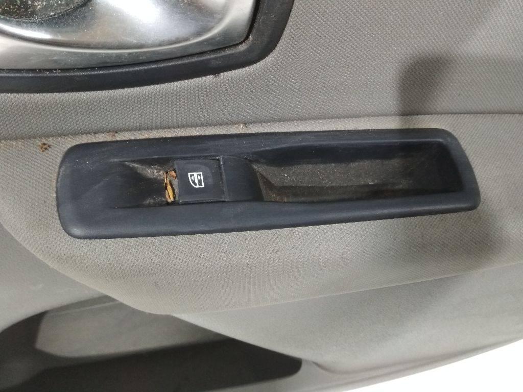 кнопка стеклоподъемника двери Renault Megane 3 поколение 2011, универсал - фото №1