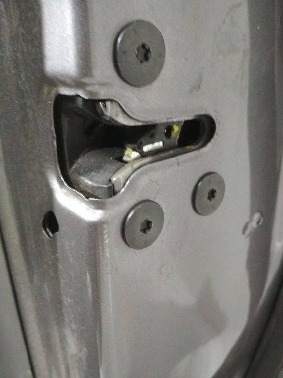 замок двери задней правой Renault Megane 3 поколение 2009, хетчбэк 5 дв. - фото №1