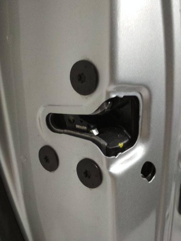 замок двери задней левой Renault Laguna 3 поколение 2008, хетчбэк 5 дв., 827310001R, 825010003R - фото №1