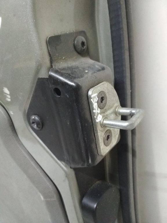 петля крышки багажника Renault Kangoo 2 поколение 2010 - фото №1