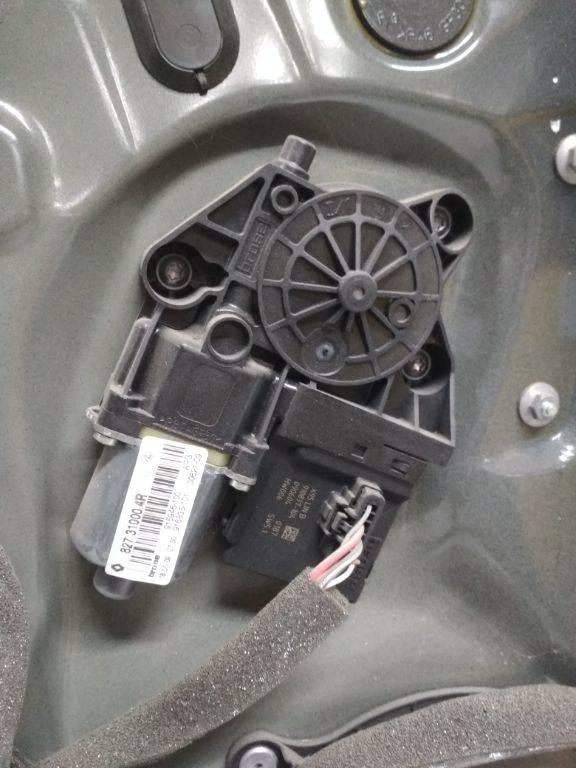 моторчик стеклоподъемника задний левый Renault Scenic 3 поколение 2010, 827310004R - фото №1