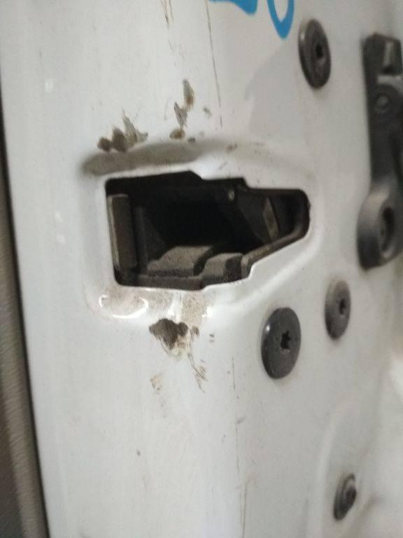 замок двери передней правой Renault Twingo 2 поколение 2010 - фото №1