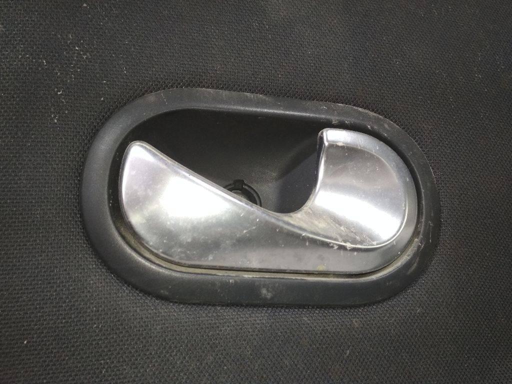 ручка внутренняя задняя правая Renault Scenic 2 поколение 2005 - фото №1