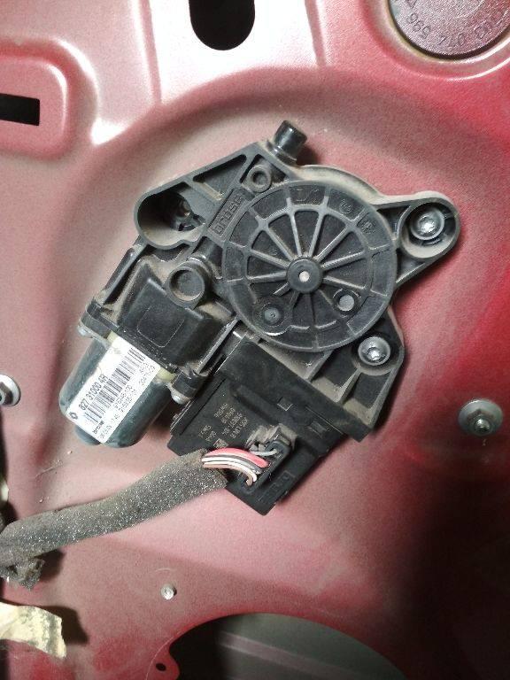 моторчик стеклоподъемника задний левый Renault Scenic 3 поколение 2010, 827310004R - фото №1