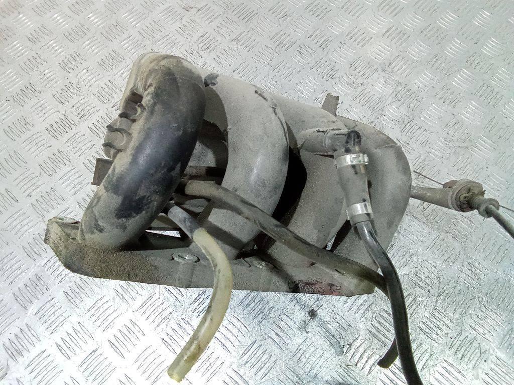 коллектор впускной Renault Clio 2 поколение 1999, 1.4 л., бензин, АКПП, 7700875337 - фото №1