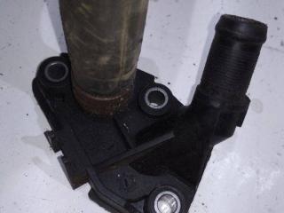 фланец (тройник) системы охлаждения Renault Kangoo 2 поколение 2008, 8200337841