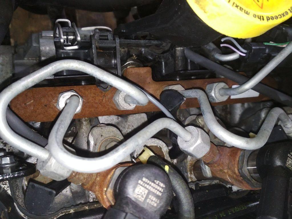 топливная рампа Renault Megane 3 поколение 2010, 1.5 л., дизель, МКПП - фото №1