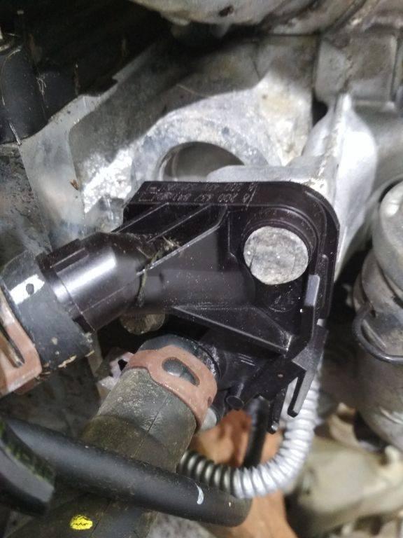 фланец (тройник) системы охлаждения Renault Megane 3 поколение 2010, 1.5 л., дизель, МКПП, 8200337841 - фото №1