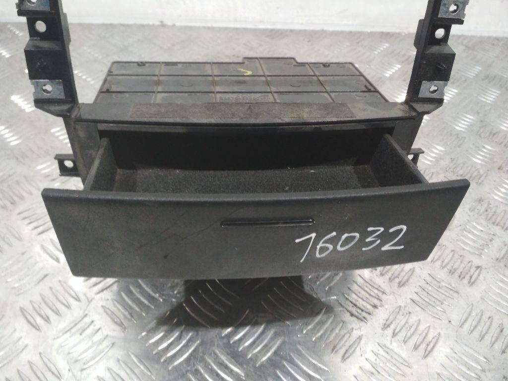 пепельница Kia Sorento 1 поколение 2005, 845703E000PH - фото №1