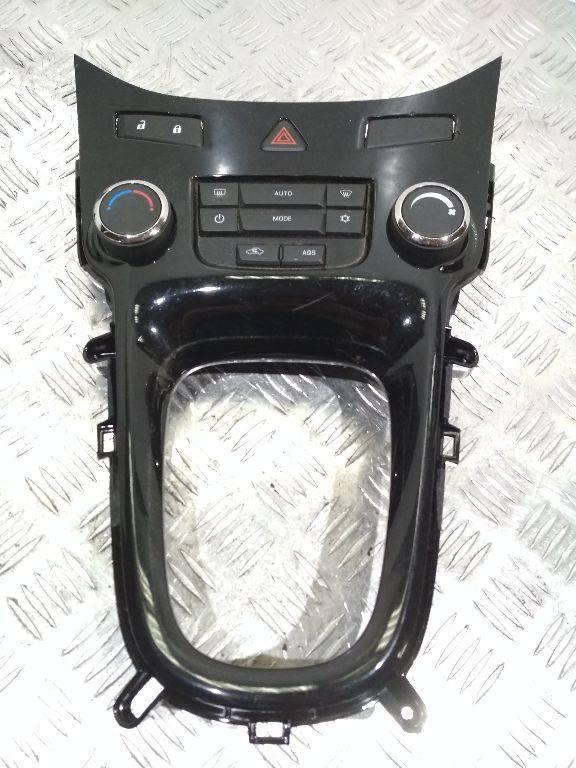 рамка обрамление кулисы Chevrolet Orlando 1 поколение 2011 - фото №1