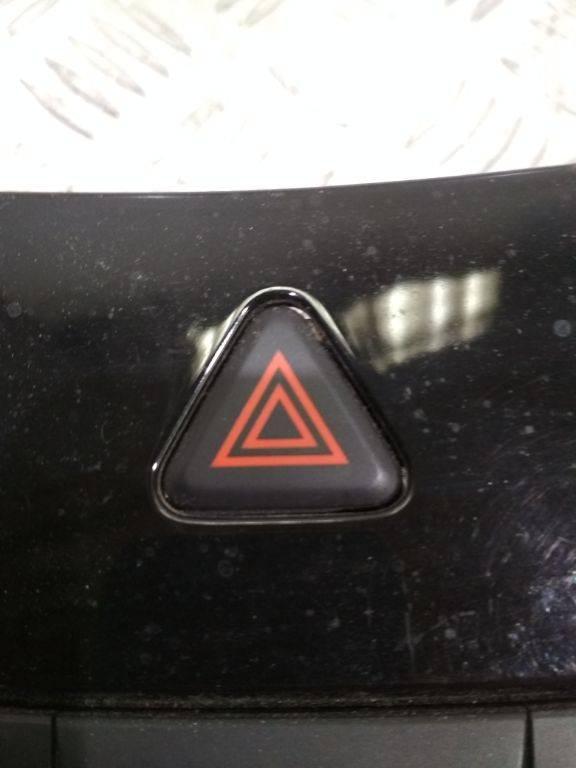 кнопка аварийной сигнализации Chevrolet Orlando 1 поколение 2011 - фото №1