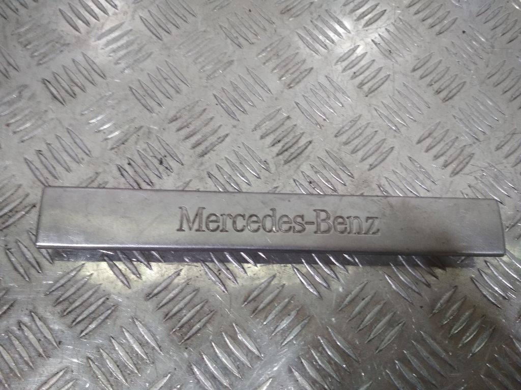 накладка на порог Mercedes-Benz M-Класс W163 2000, A1636861620 - фото №1