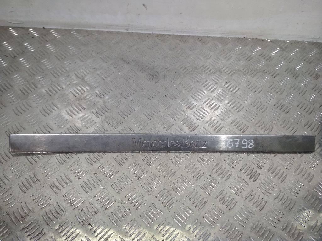 накладка на порог Mercedes-Benz M-Класс W163 2000, A1636860720 - фото №1