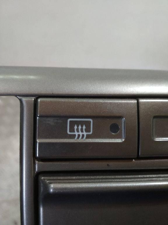 кнопка обогрева заднего стекла Nissan X-Trail T30 2002 - фото №1
