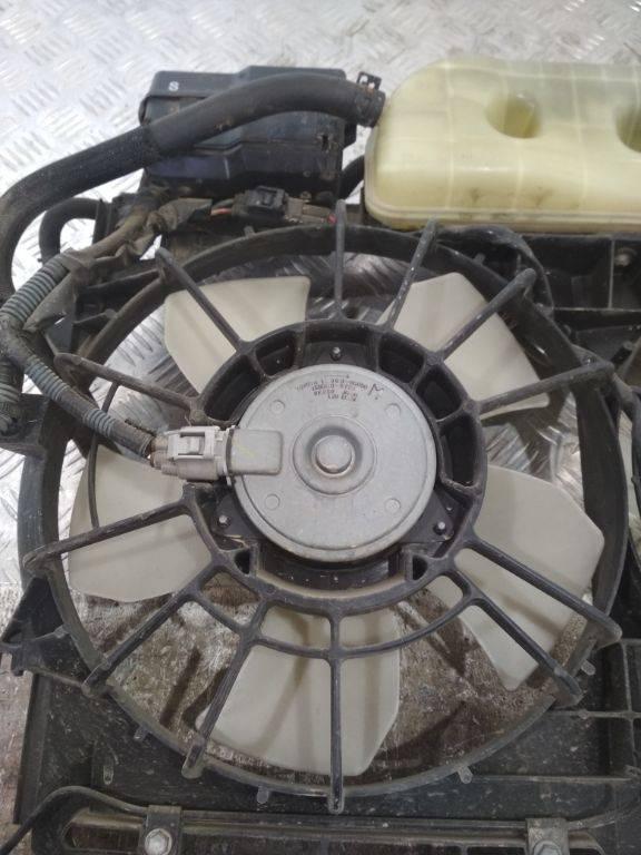 вентилятор радиатора Toyota Avensis 3 поколение (T270) 2008, 1680009760 - фото №1